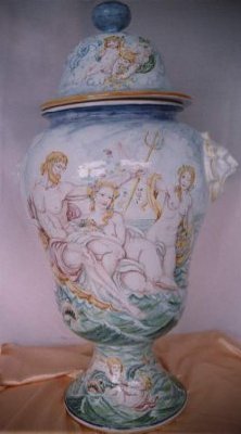 Ceramiche d-Arte di Albisola - Grande vaso in Antico Savona
Raffigurante " Venere e Nettuno " 